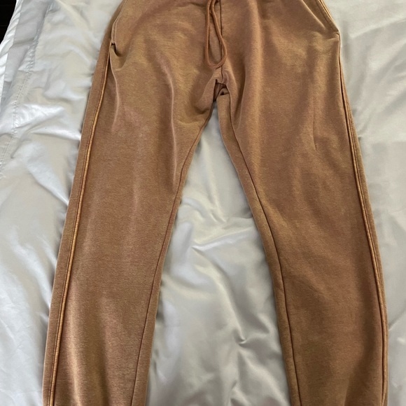 Alphalete Essential Oversized Joggers Clay - Picture 2 of 3